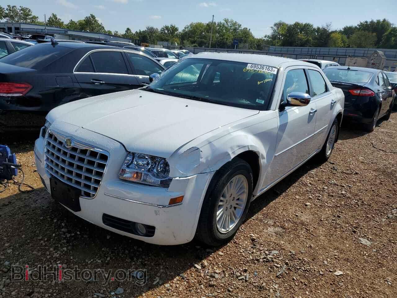 Фотография 2C3CA1CVXAH255828 - CHRYSLER 300 2010