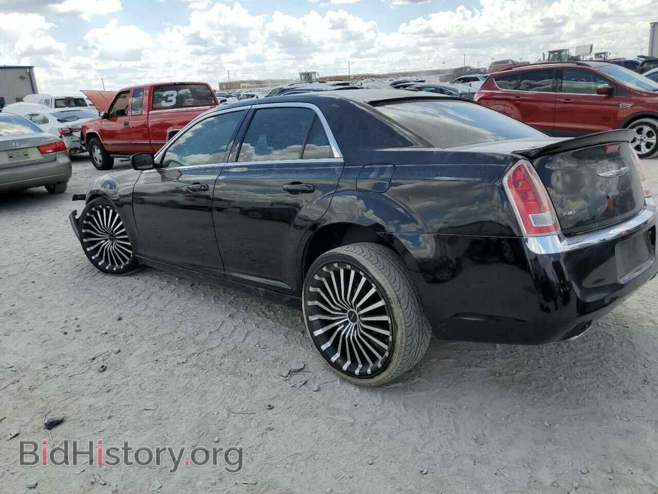 2013 CHRYSLER 300 - VIN: 2C3CCARG9DH520441 - Фото 2
