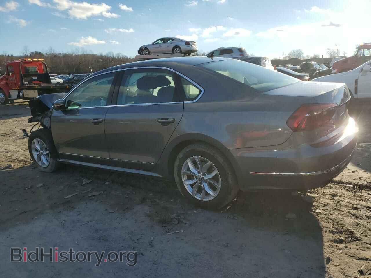 2017 VOLKSWAGEN PASSAT - VIN: 1VWAT7A36HC063673 - Фото 2