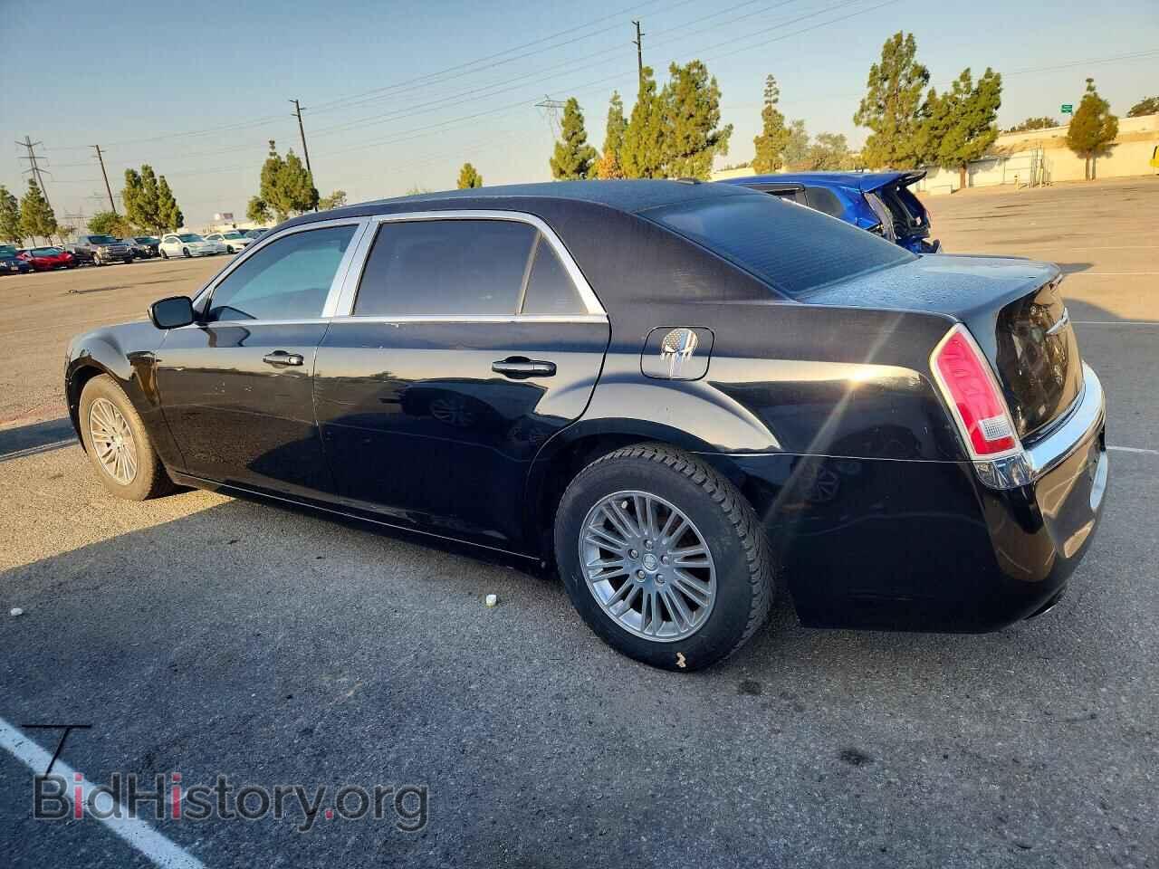 2013 CHRYSLER 300 - VIN: 2C3CCAAG3DH576175 - Фото 2