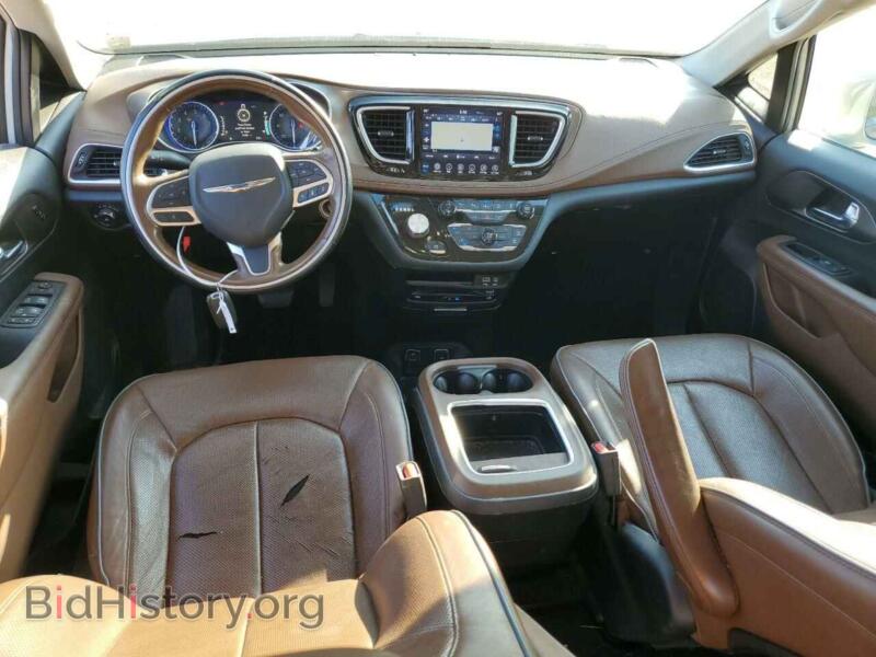 2019 Chrysler PACIFICA (VIN 2C4RC1GG4KR589344) — photo 8 of 14