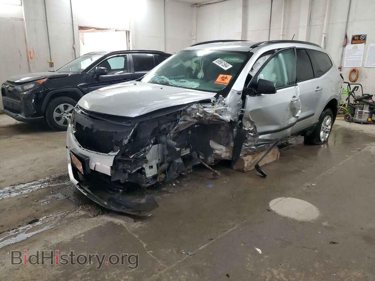 Фотография 1GNKRFKD2EJ240340 - CHEVROLET TRAVERSE 2014