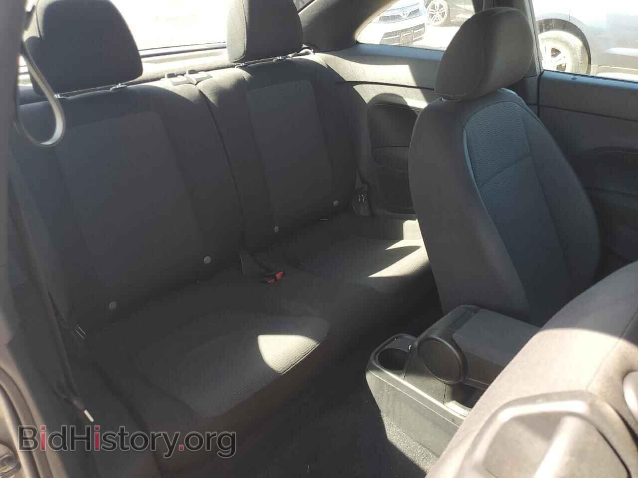 2013 VOLKSWAGEN BEETLE - VIN: 3VWFP7AT0DM645089 - Фото 10