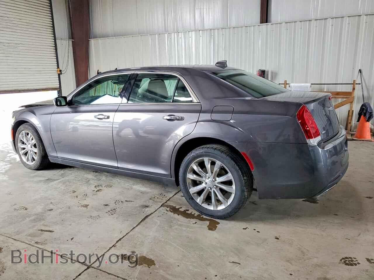 2018 CHRYSLER 300 - VIN: 2C3CCAKG6JH276107 - Фото 2