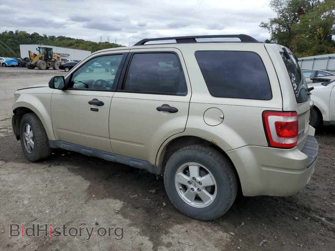 2011 FORD ESCAPE - VIN: 1FMCU9DG9BKB44890 - Фото 2
