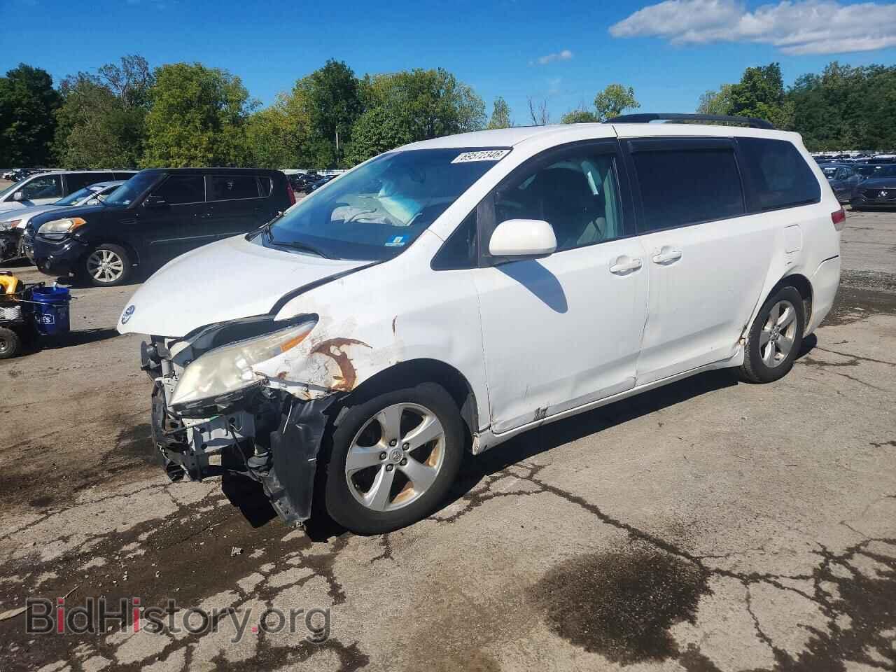 Фотография 5TDKK3DC6DS324209 - TOYOTA SIENNA 2013