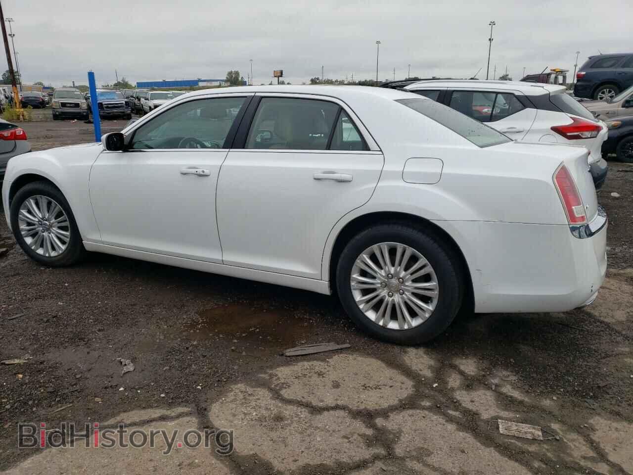2013 CHRYSLER 300 - VIN: 2C3CCARG8DH529342 - Фото 2