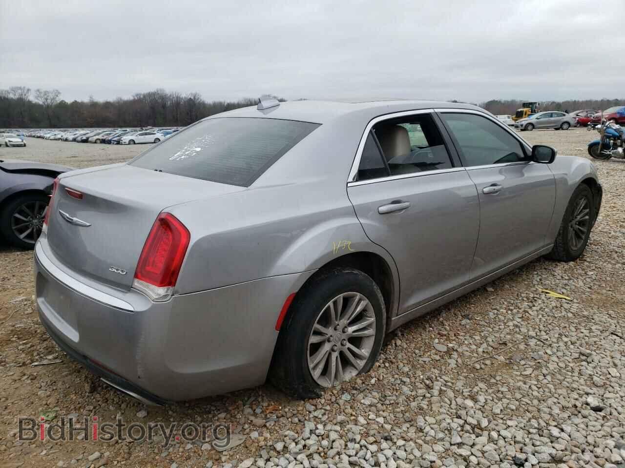 2017 CHRYSLER 300 - VIN: 2C3CCAAGXHH570413 - Фото 4