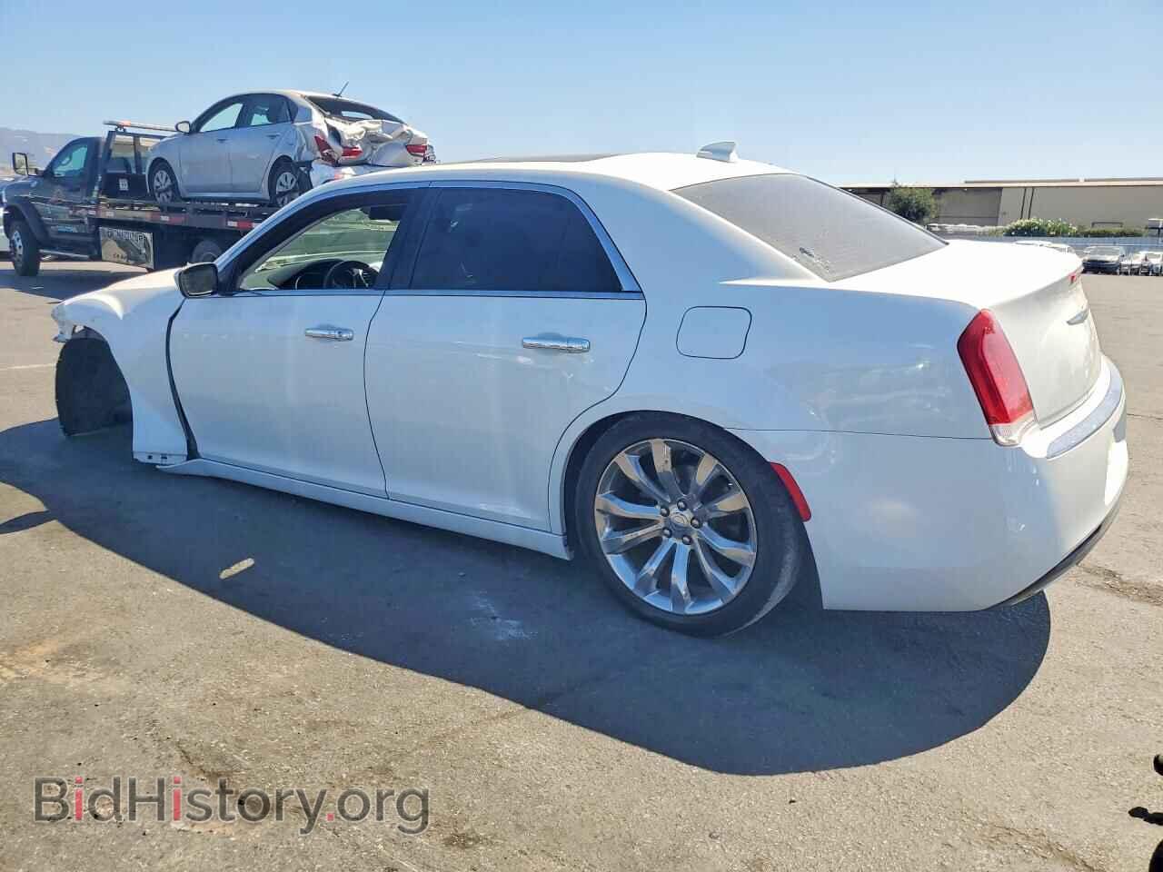 2019 Chrysler 300 (VIN 2C3CCAEG5KH585953) — photo 2 of 13
