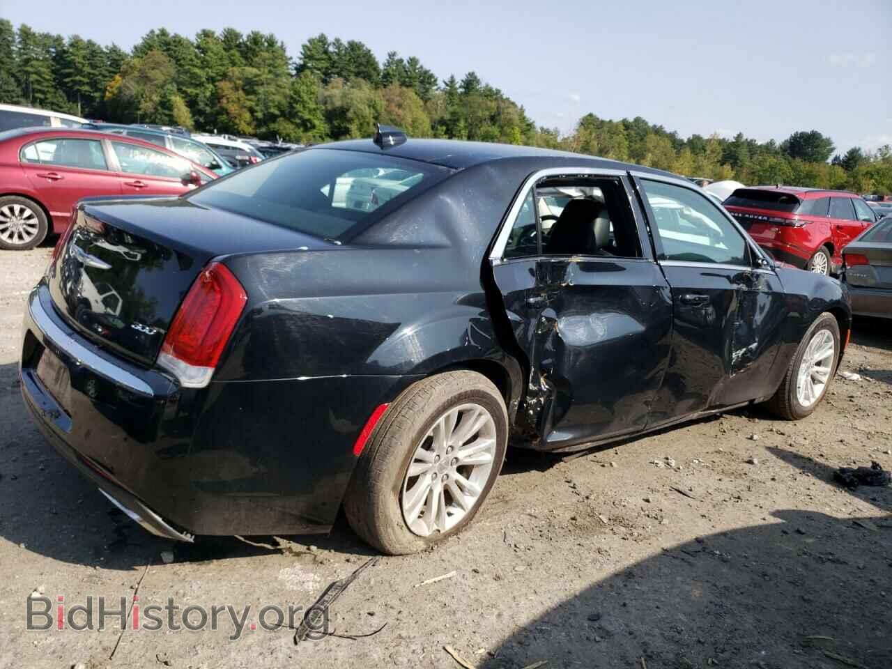 2019 CHRYSLER 300 - VIN: 2C3CCAAG8KH517183 - Фото 3