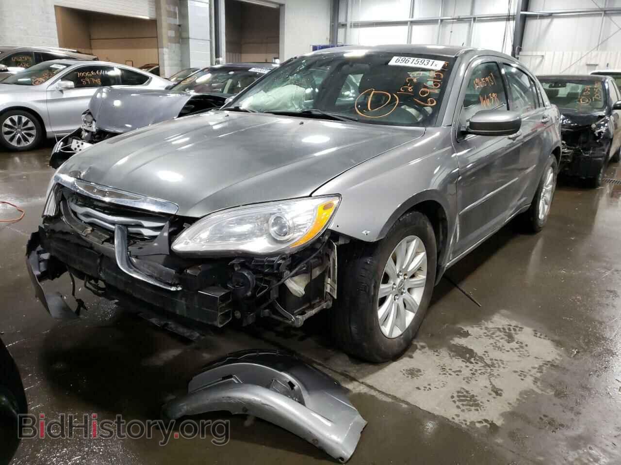 2013 CHRYSLER 200 - VIN: 1C3CCBBB6DN557958 - Фото 2