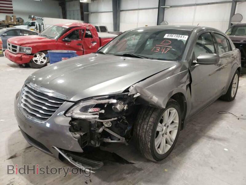 2013 Chrysler 200 (VIN 1C3CCBAB9DN761347) — фото 2 из 10