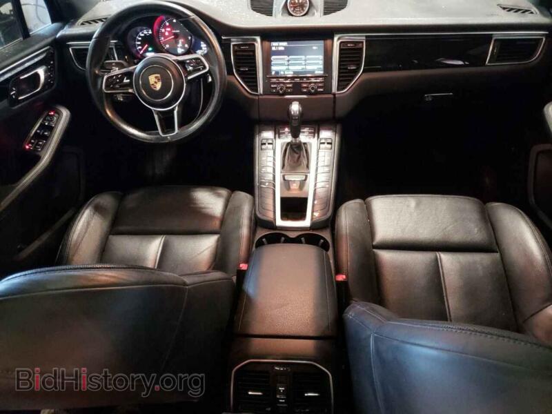 2016 Porsche MACAN (VIN WP1AB2A56GLB45765) — photo 8 of 13