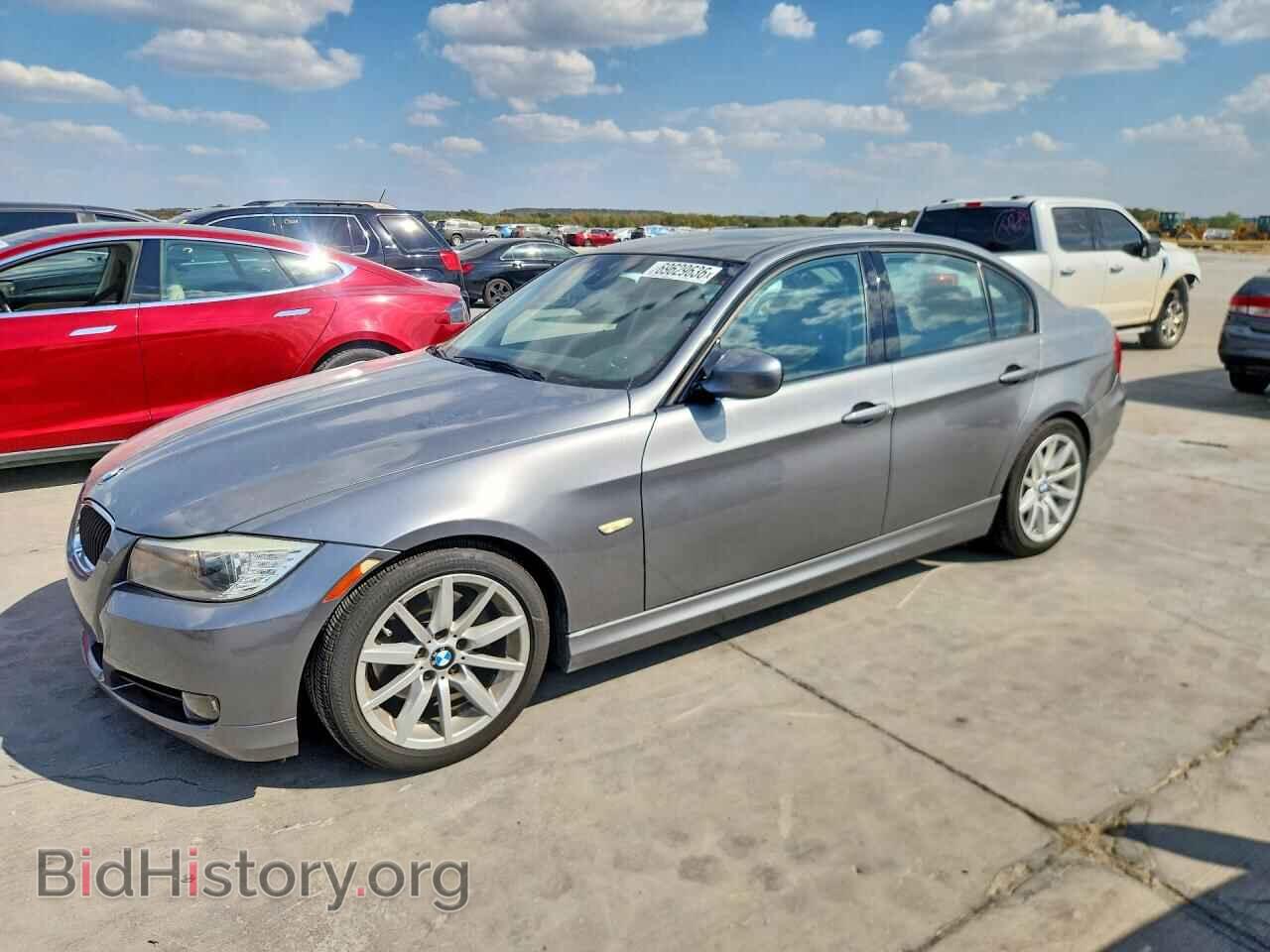 Фотография WBAPH7C52BE679425 - BMW 3 SERIES 2011