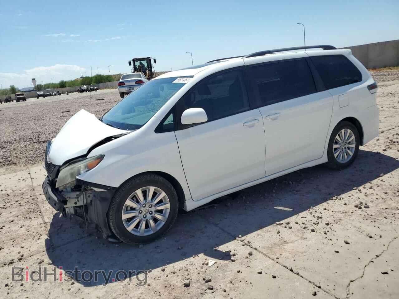 Photo 5TDXK3DC9BS106977 - TOYOTA SIENNA 2011