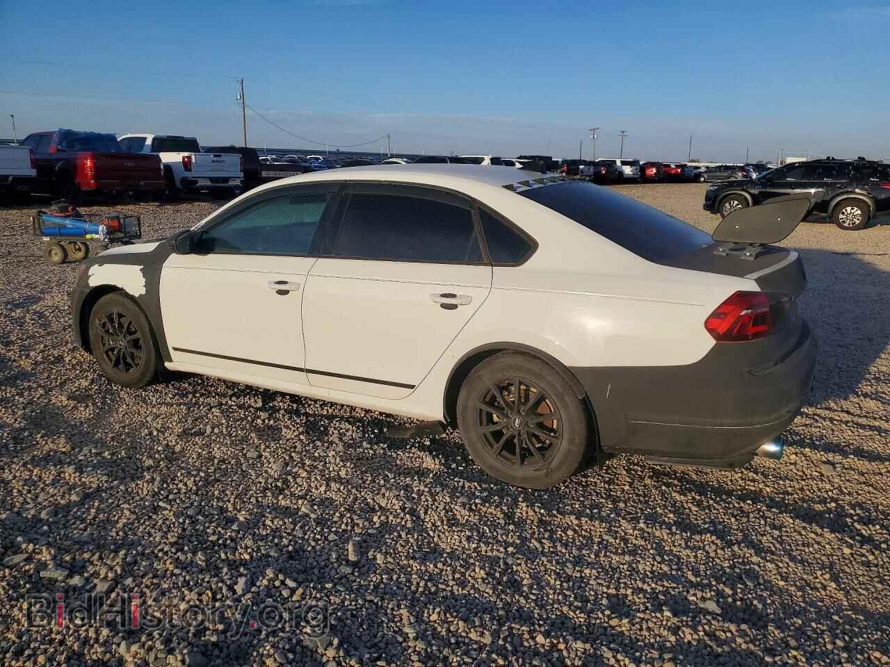 2017 VOLKSWAGEN PASSAT - VIN: 1VWAT7A39HC041585 - Фото 2
