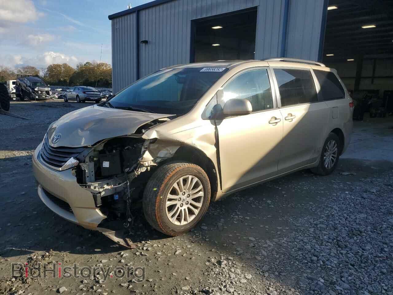 Photo 5TDYK3DCXBS066851 - TOYOTA SIENNA 2011