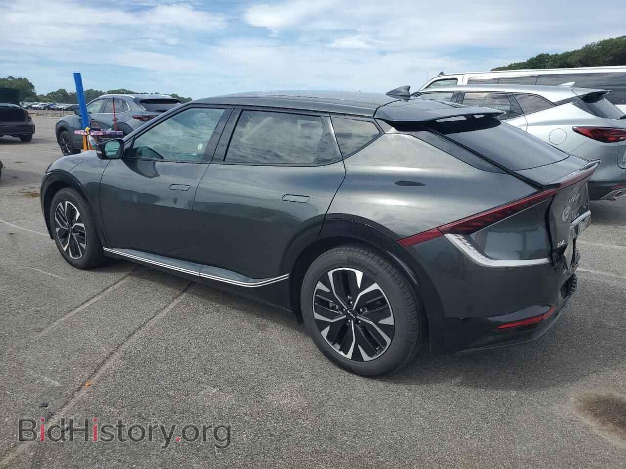 2023 KIA EV6 LIGHT - VIN: KNDC34LAXP5606080 - Фото 2