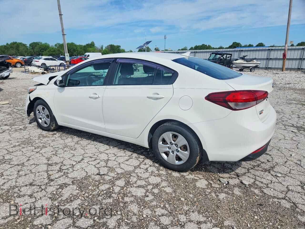 2017 KIA FORTE - VIN: 3KPFK4A73HE082073 - Photo 2