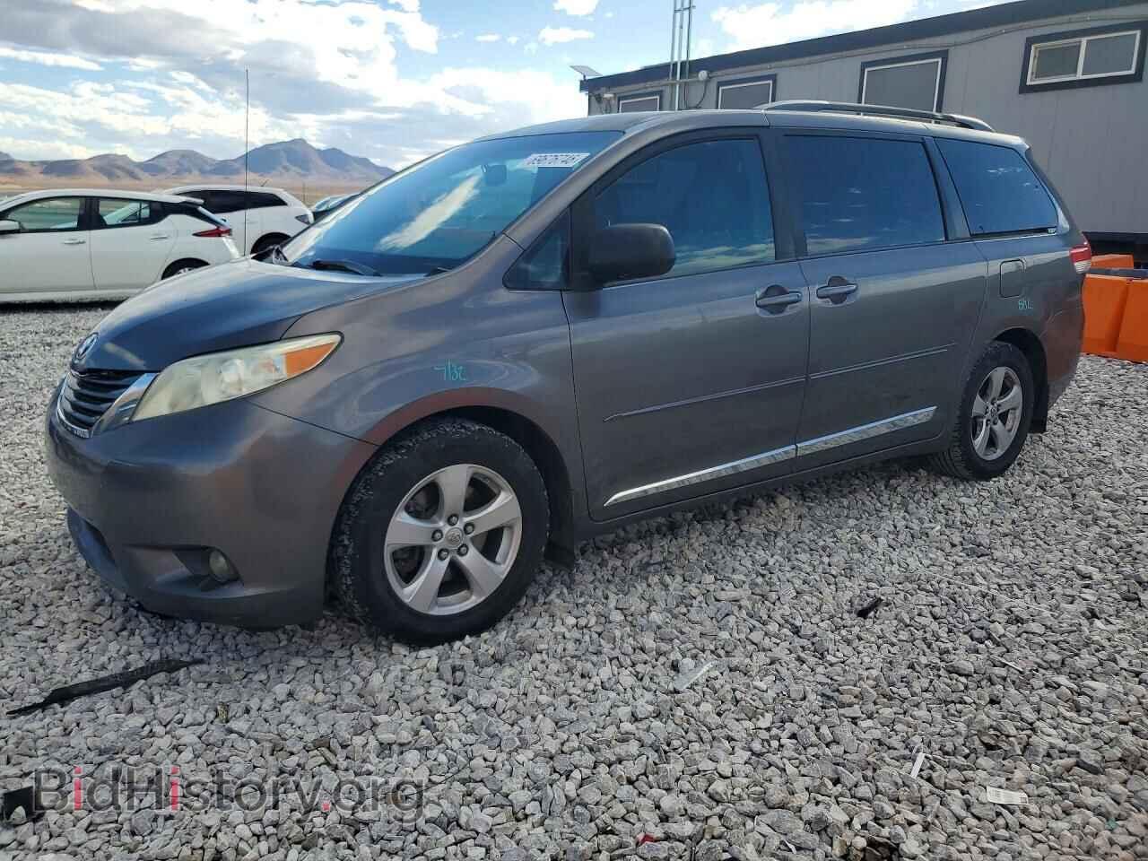 Photo 5TDKK3DC8DS288989 - TOYOTA SIENNA 2013