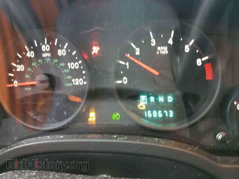 2011 Jeep COMPASS (VIN 1J4NT1FA9BD260101) — photo 9 of 13