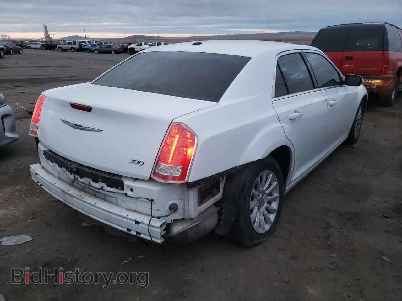 2014 CHRYSLER 300 - VIN: 2C3CCAAG3EH327473 - Фото 4