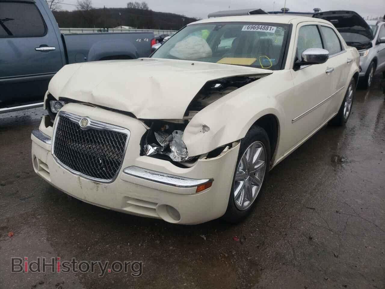 2010 CHRYSLER 300 - VIN: 2C3CA3CV4AH140265 - Фото 2