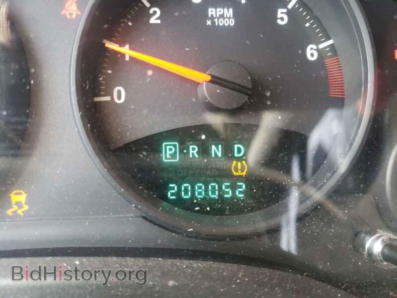 2011 Jeep COMPASS (VIN 1J4NT1FB7BD215859) — photo 8 of 10
