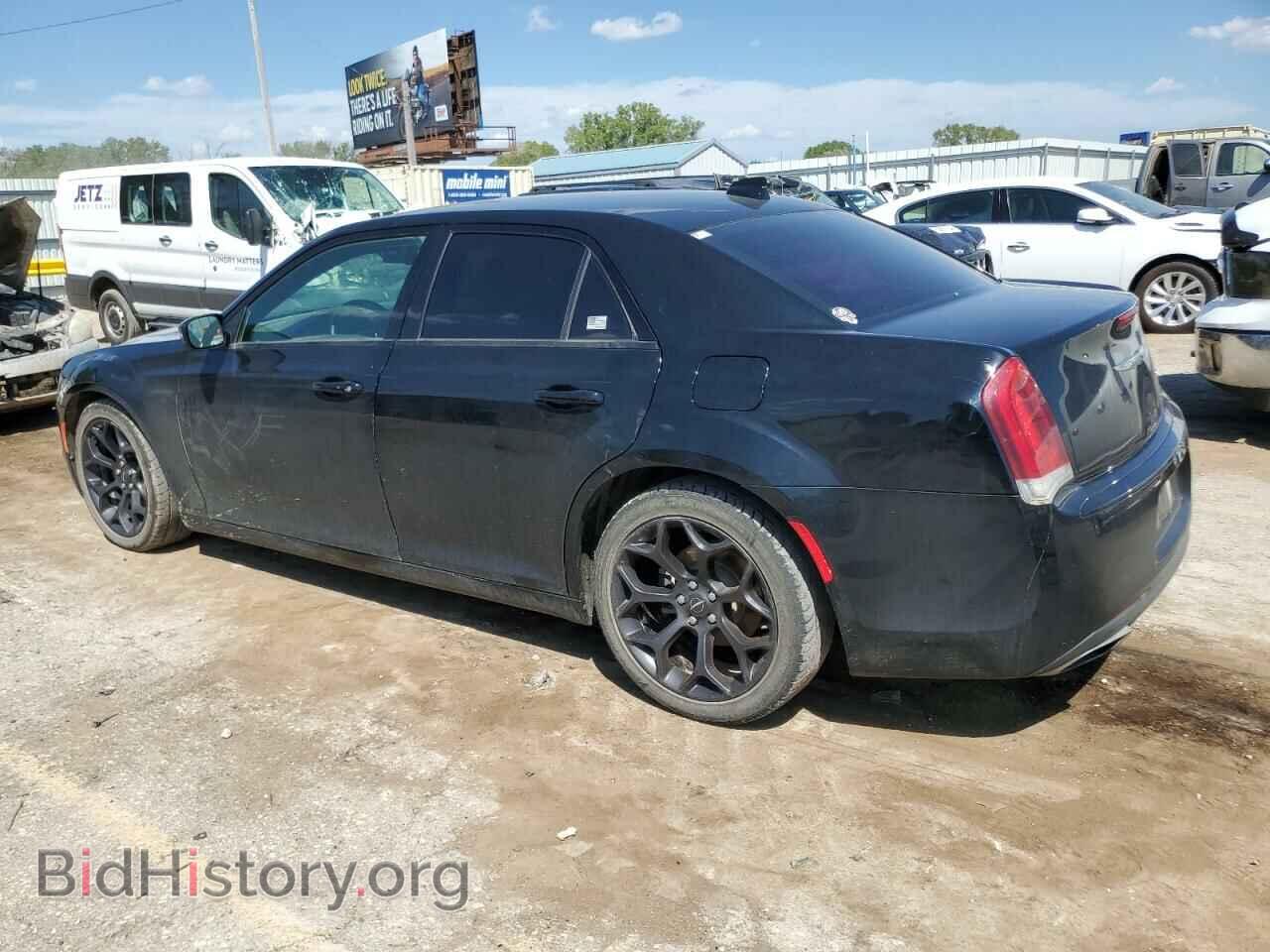 2019 CHRYSLER 300 - VIN: 2C3CCABG6KH564744 - Фото 2