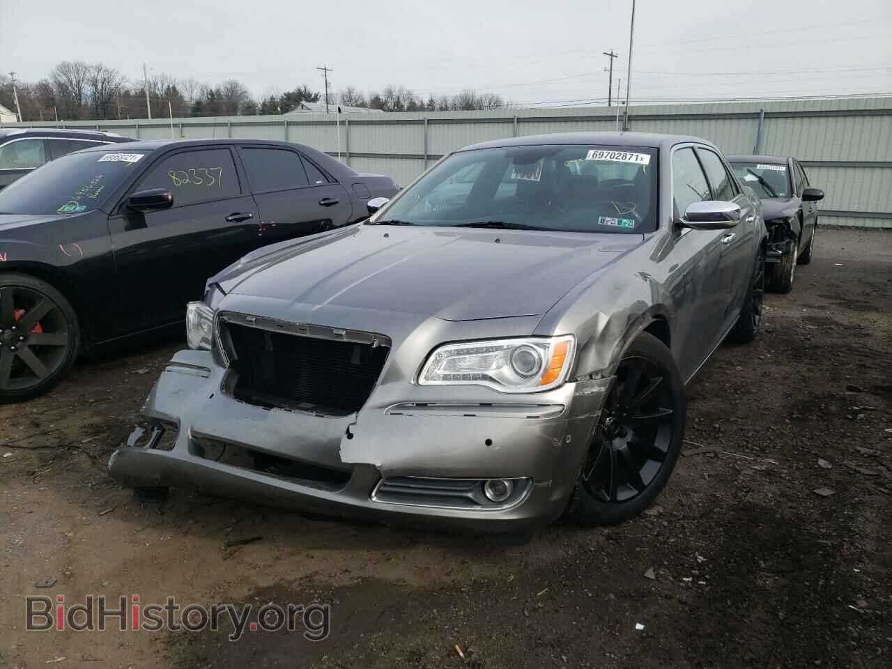 2011 CHRYSLER 300 - VIN: 2C3CA5CG3BH522561 - Фото 2