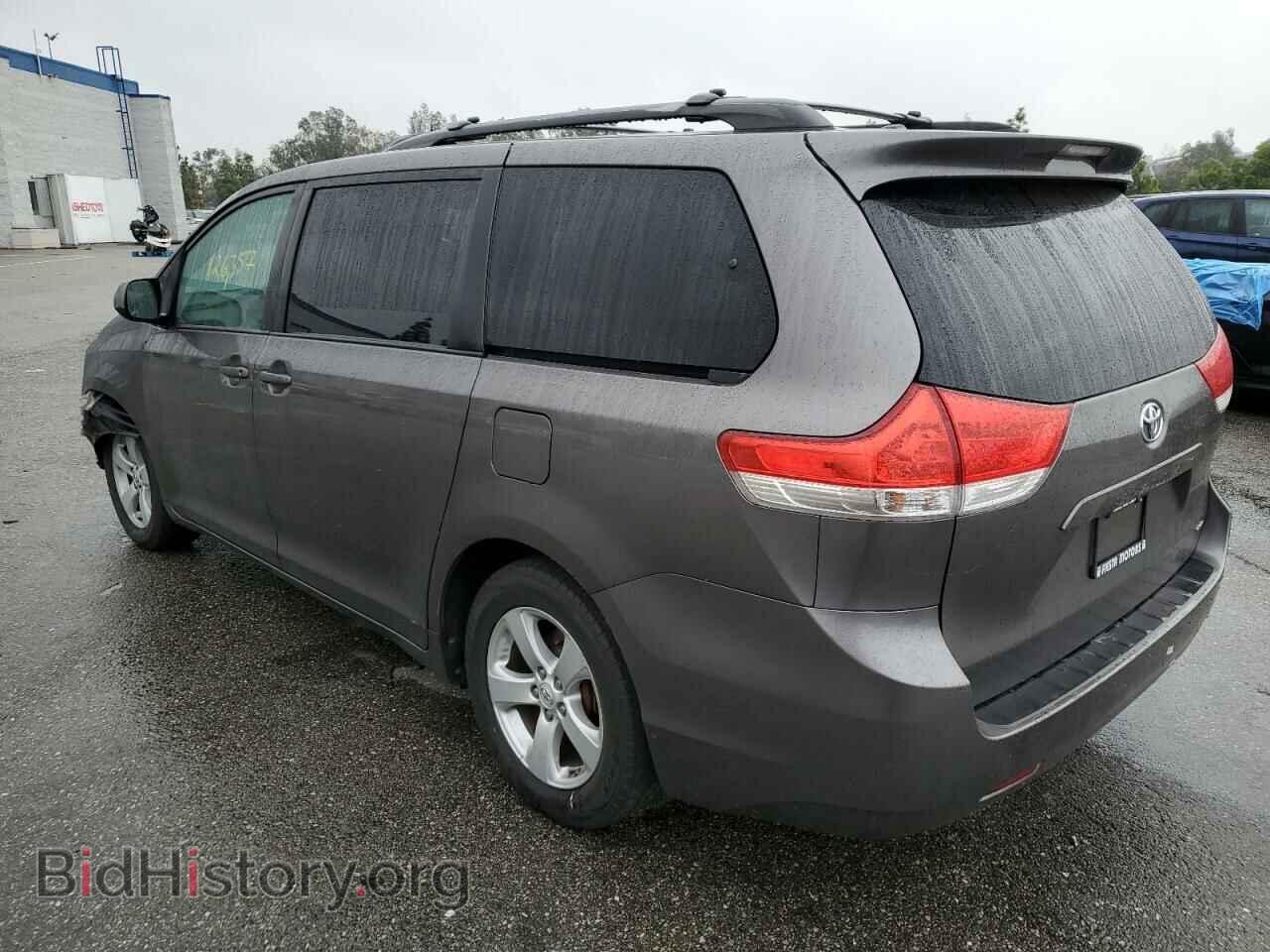 2013 TOYOTA SIENNA - VIN: 5TDKK3DC8DS326334 - Фото 2