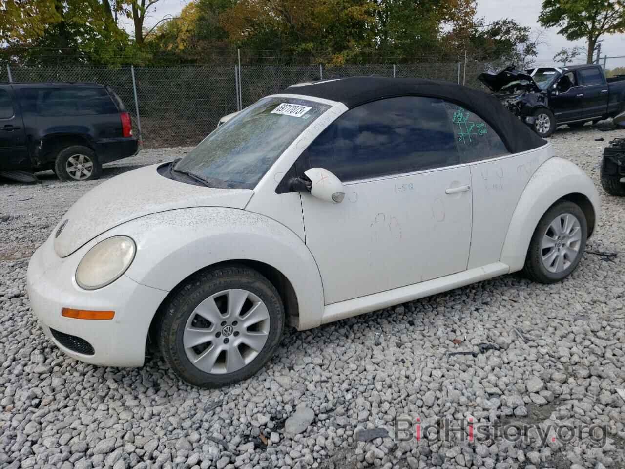 Photo 3VWRG3AL8AM004614 - VOLKSWAGEN BEETLE 2010