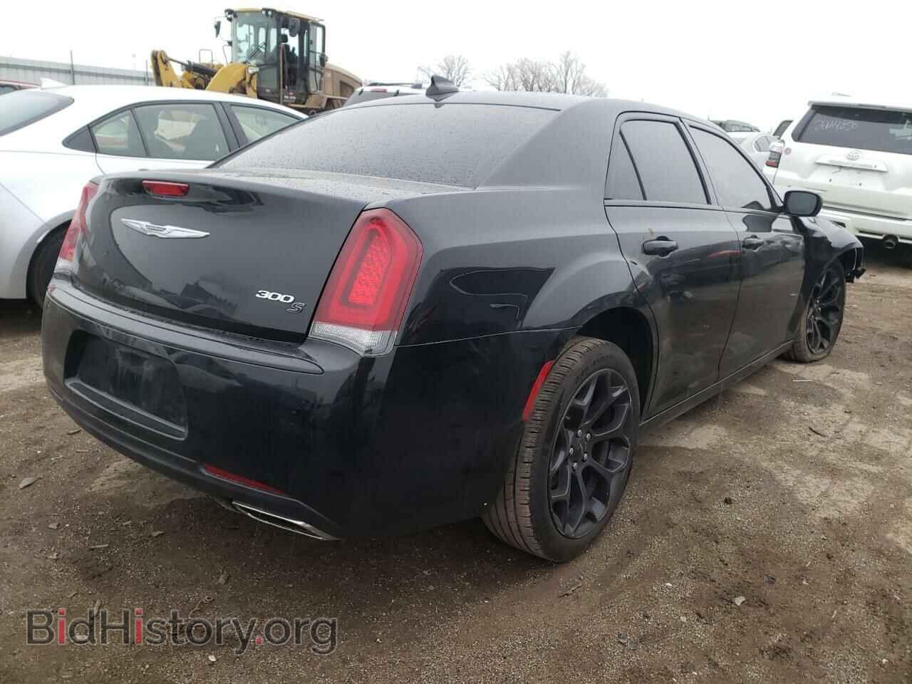 2019 CHRYSLER 300 - VIN: 2C3CCABG1KH617950 - Фото 4