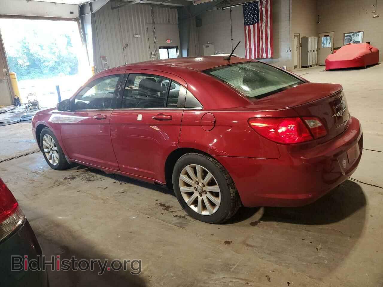2010 CHRYSLER SEBRING - VIN: 1C3CC5FB7AN110613 - Фото 2