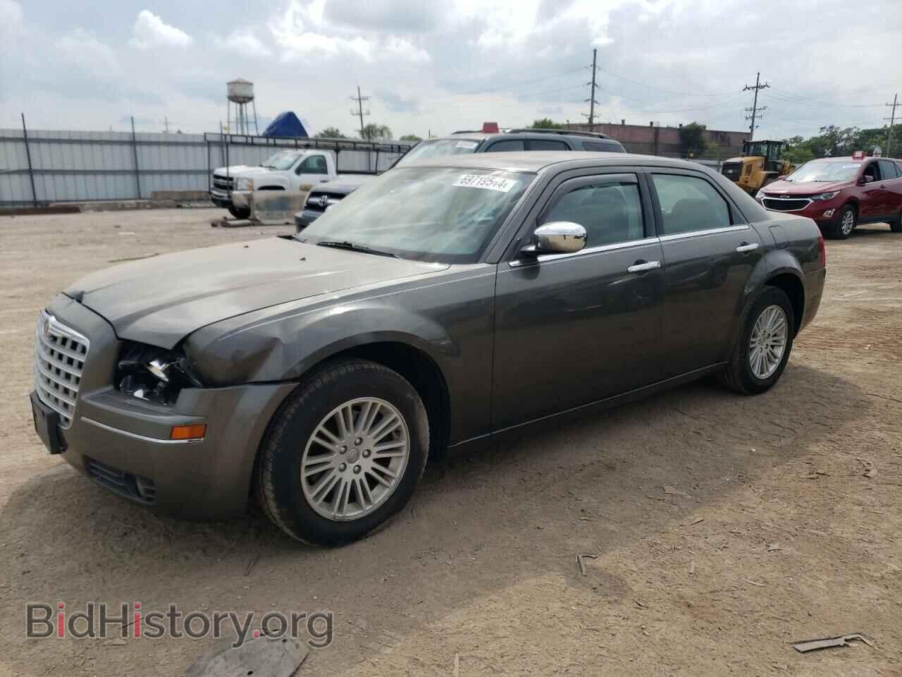 Photo 2C3CA4CD3AH134065 - CHRYSLER 300 2010