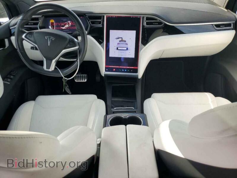 2017 Tesla MODEL X (VIN 5YJXCBE24HF048030) — photo 8 of 12