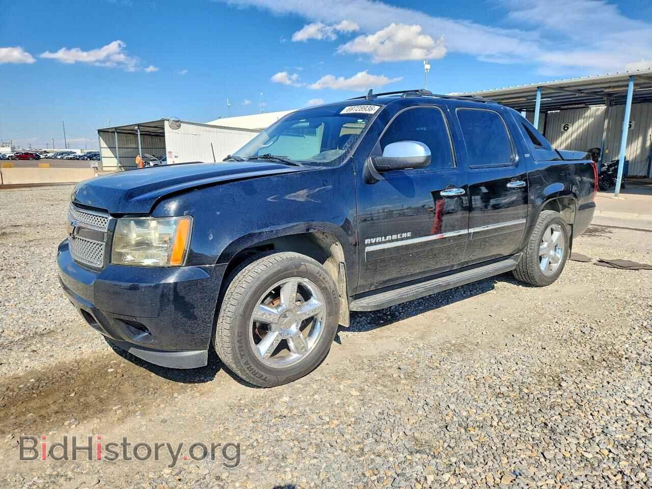 Photo 3GNTKGE31BG306472 - CHEVROLET AVALANCHE 2011
