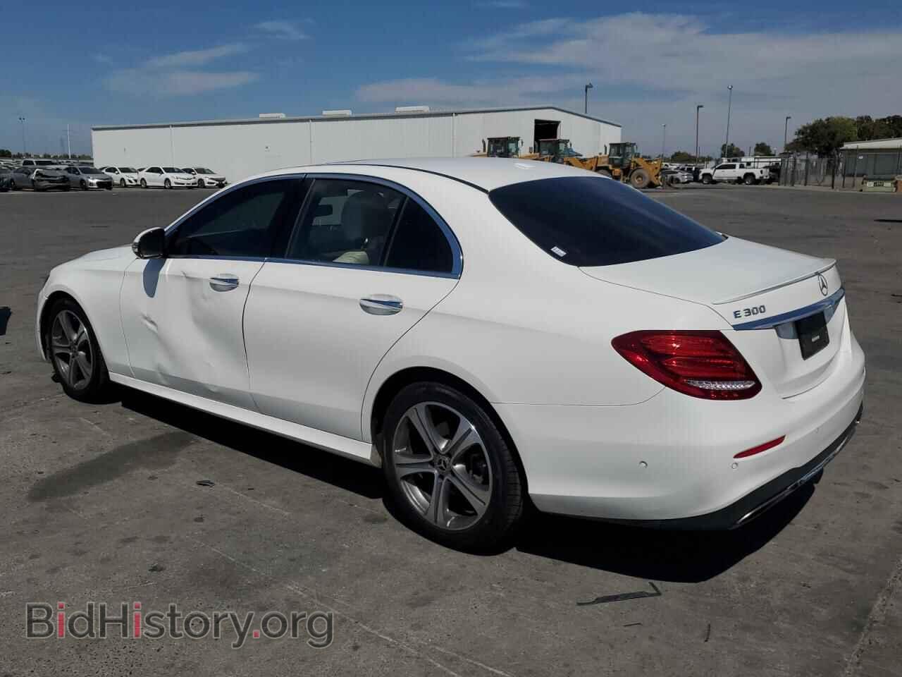 2018 MERCEDES-BENZ E-CLASS - VIN: WDDZF4JB8JA352337 - Фото 2