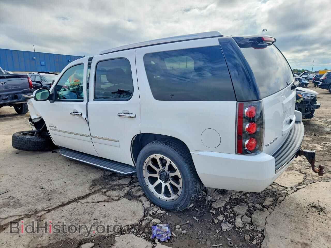2014 GMC YUKON - VIN: 1GKS2EEF2ER178402 - Photo 2