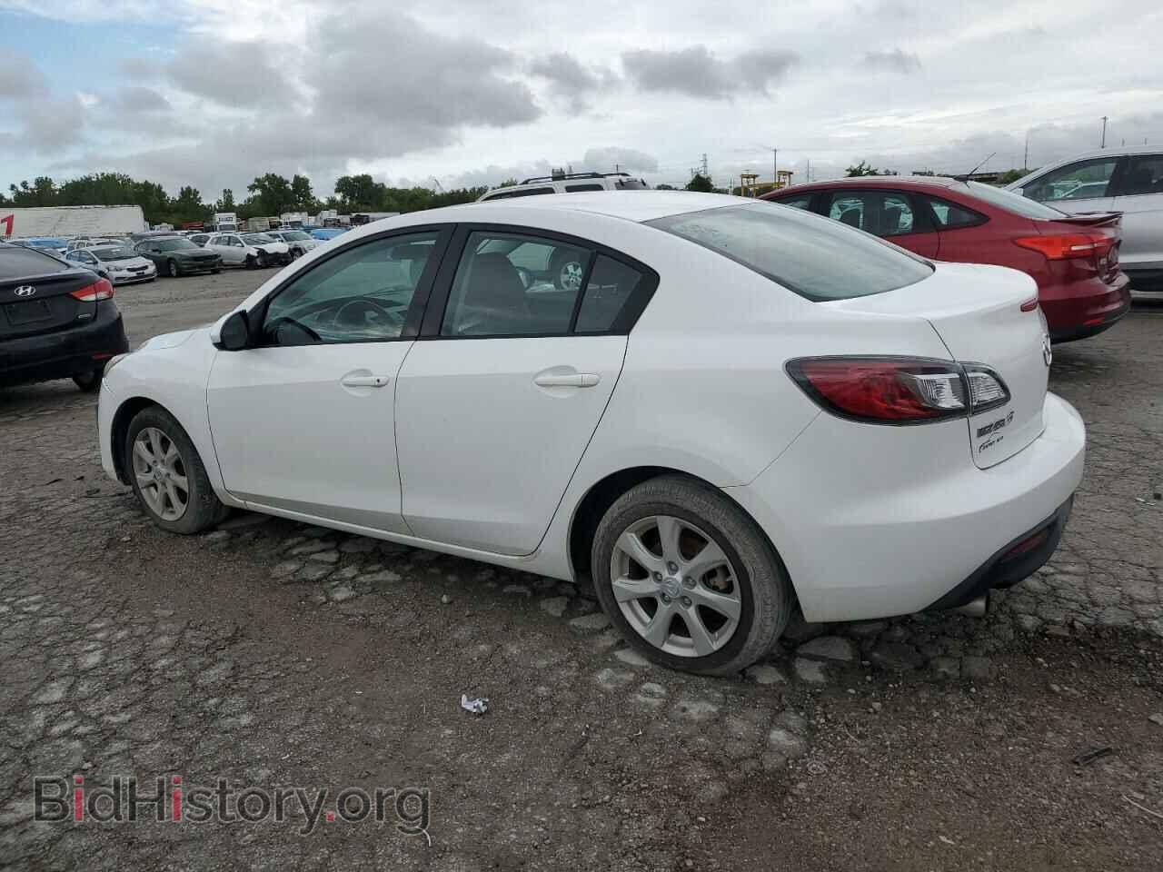 2011 MAZDA 3 - VIN: JM1BL1VG1B1390180 - Фото 2