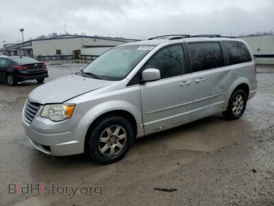 2008 Chrysler MINIVAN Town & COU, серебристый — VIN 2A8HR54P58R821635, Copart