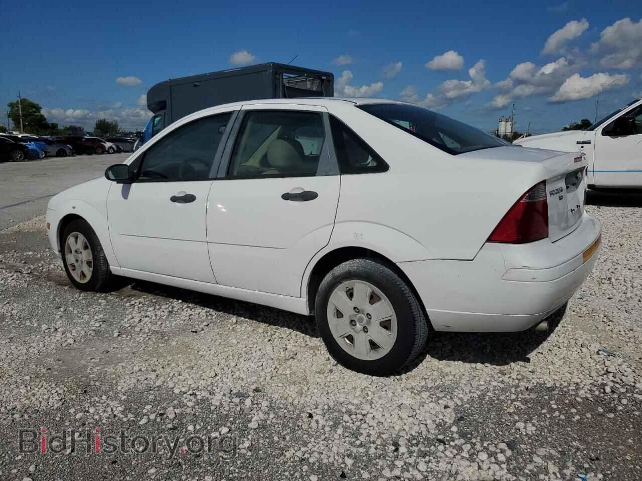 2007 FORD FOCUS - VIN: 1FAHP34N77W359607 - Photo 2