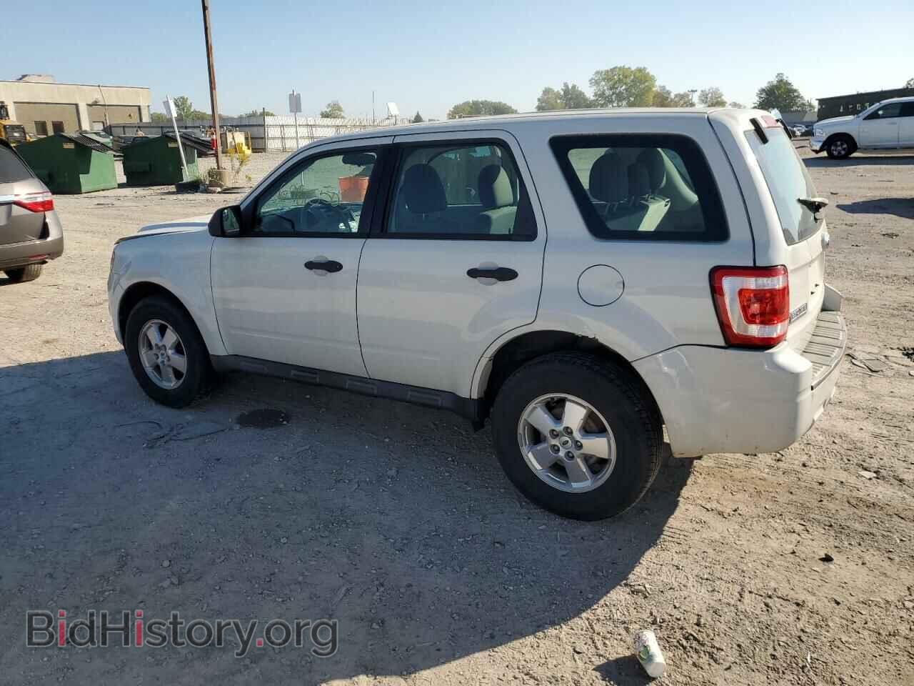 2011 FORD ESCAPE - VIN: 1FMCU9C79BKC30881 - Фото 2