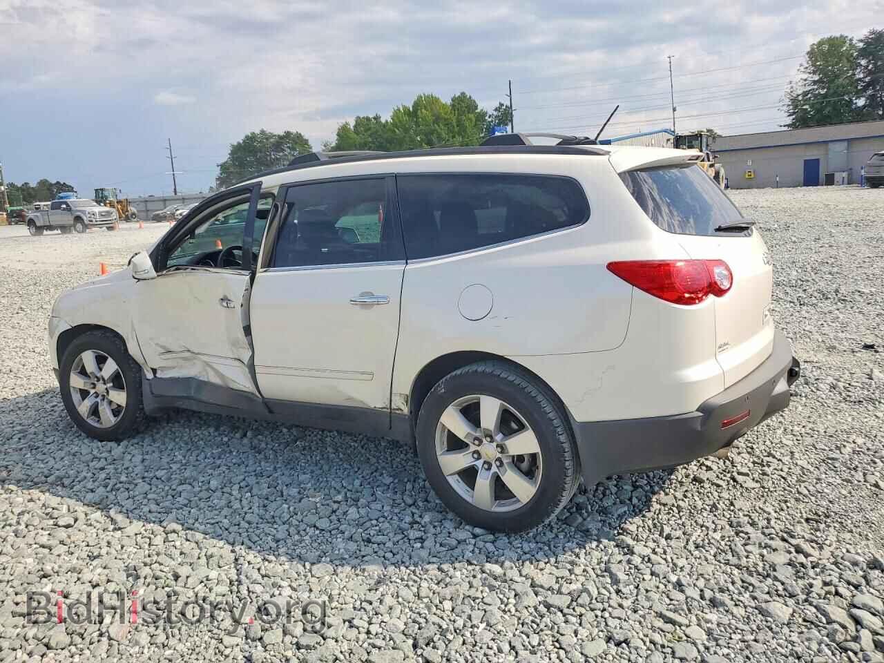 2012 CHEVROLET TRAVERSE - VIN: 1GNKRLED7CJ104289 - Photo 2