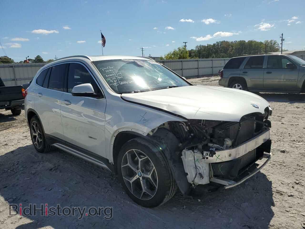 2017 BMW X1 - VIN: WBXHT3C30H5F79352 - Фото 4
