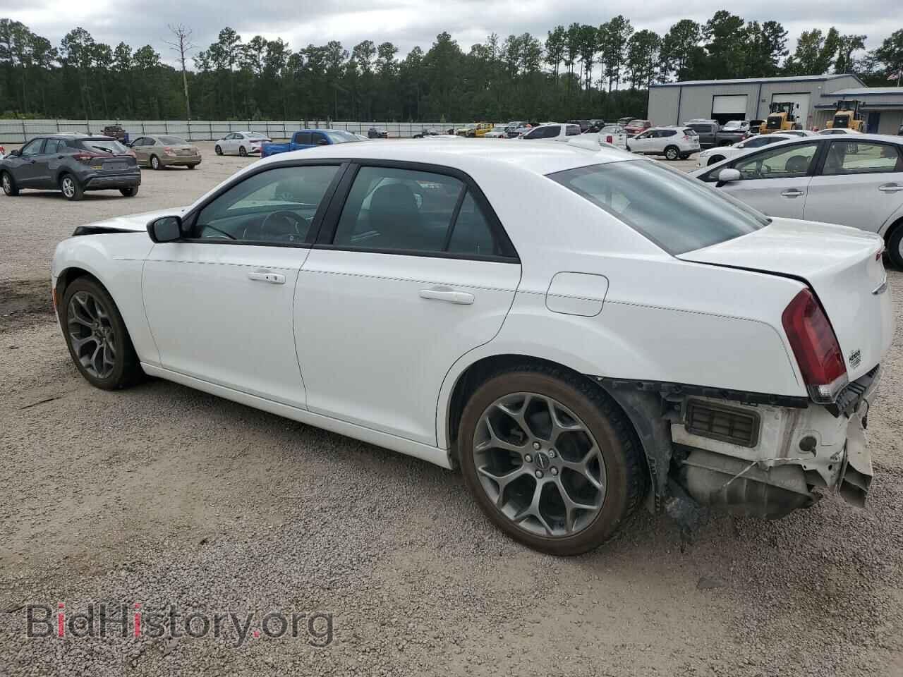 2018 CHRYSLER 300 - VIN: 2C3CCAAGXJH281957 - Фото 2