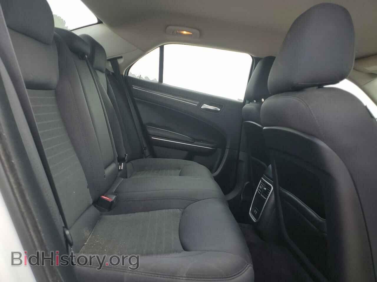 2018 CHRYSLER 300 - VIN: 2C3CCAAGXJH281957 - Фото 10