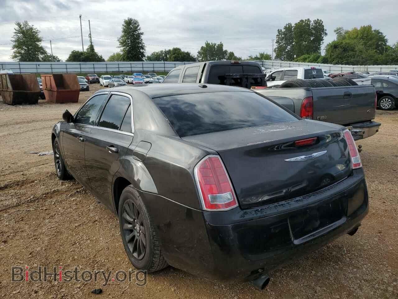 2013 CHRYSLER 300 - VIN: 2C3CCAAG1DH647826 - Фото 2