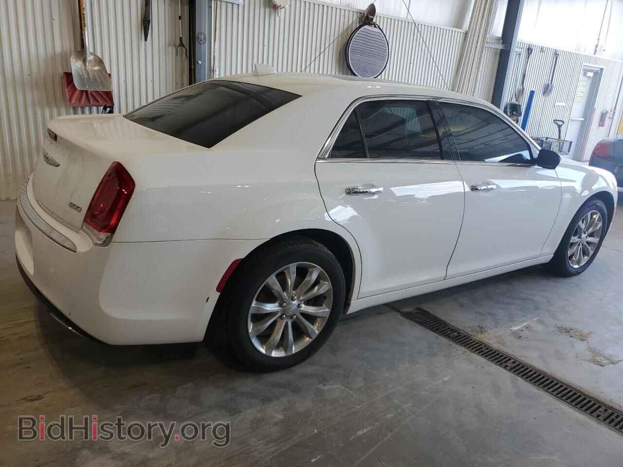 2019 CHRYSLER 300 - VIN: 2C3CCAKG6KH586548 - Фото 3