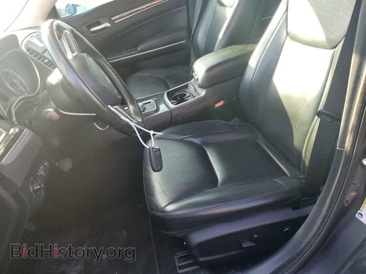 2019 CHRYSLER 300 - VIN: 2C3CCAAG0KH556074 - Фото 7